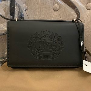 Burberry blk calf leather embossed logo should bag